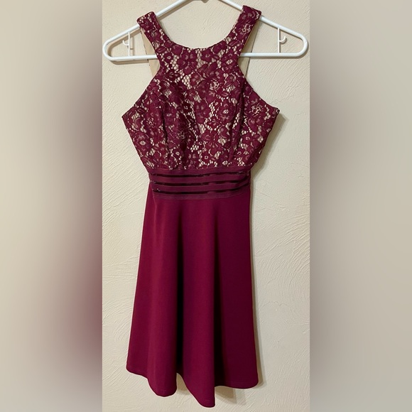✳️ Speechless Burgundy Sleeveless Skater Mini Dress with Floral Lace Top ✳️ - Picture 1 of 7